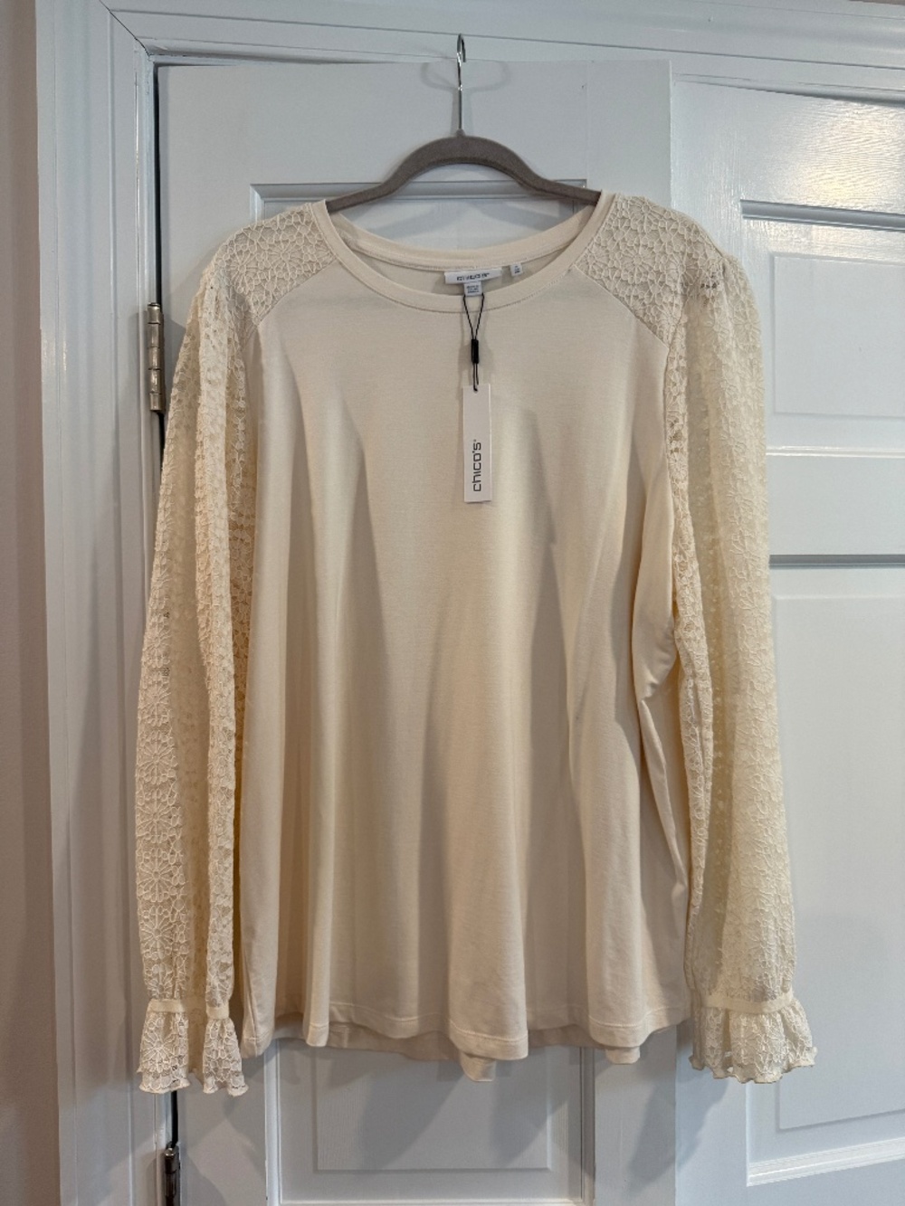 Chico's Touch of Cool Lace Sleeve Tee with lace sleeve NWT  4/2X